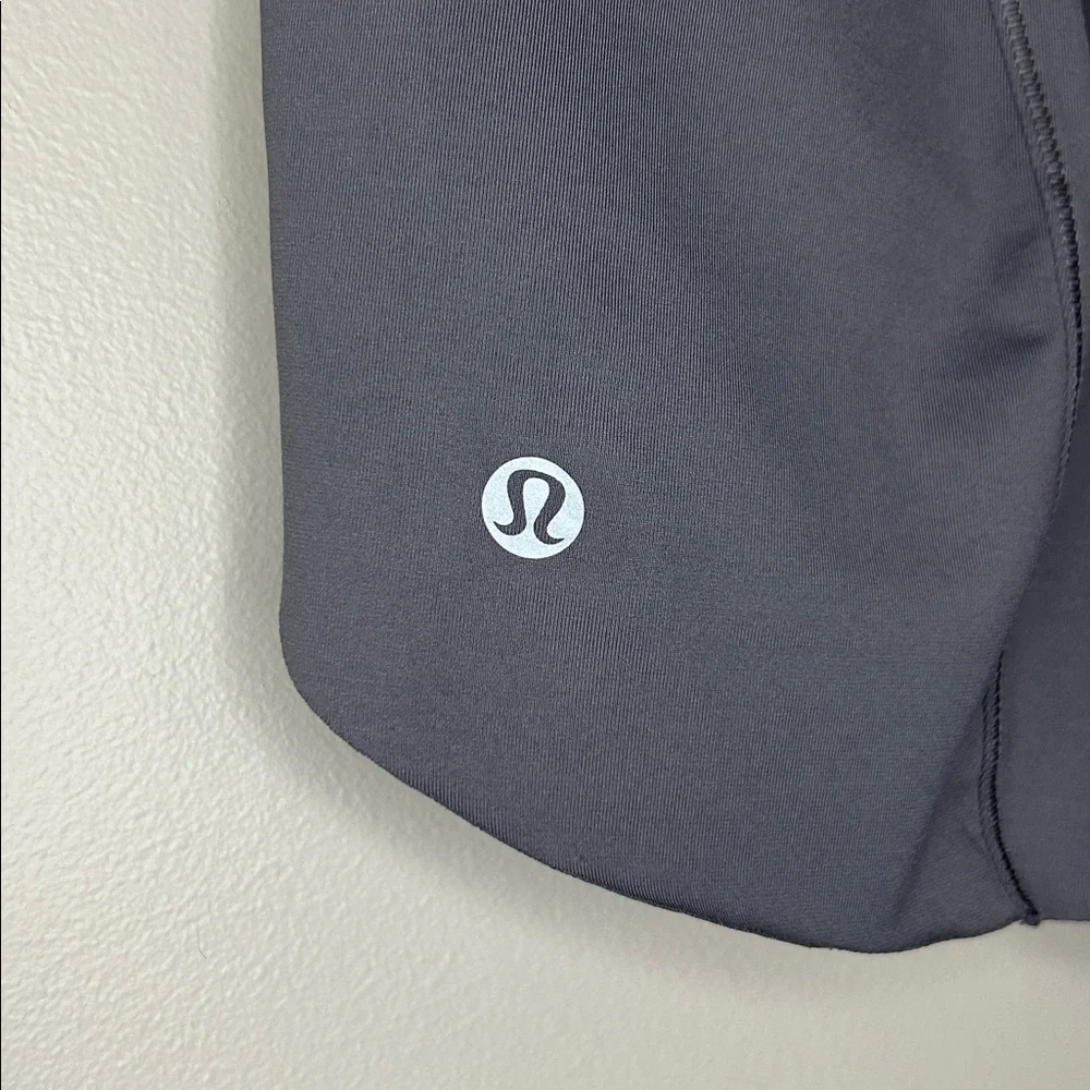 Lululemon Chase Me Short 2.5” Dark Carbon Size 4 Gray - Picture 3 of 7